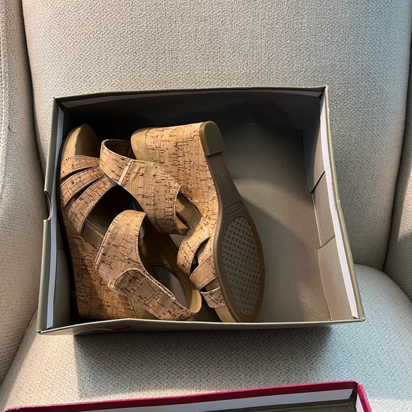 Aerosole A2 Plush Day Sandal - Picture 2 of 4